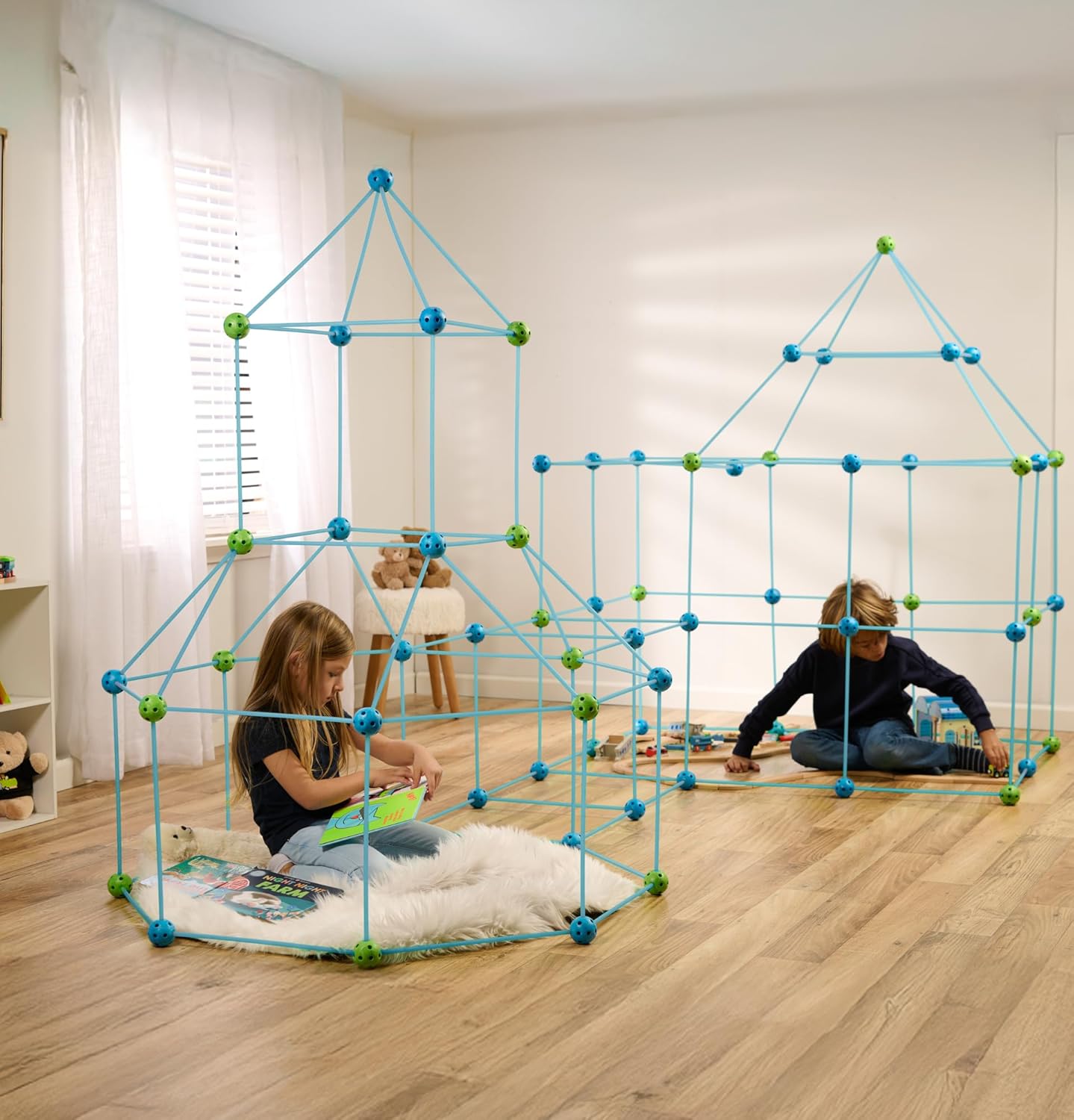 132 Piece Fort Building Kit - Indoor Play Engineering Set with Connecting Sticks & Balls - Creative STEM Building Toys for Kids Play Spaces, Tents & Hideouts